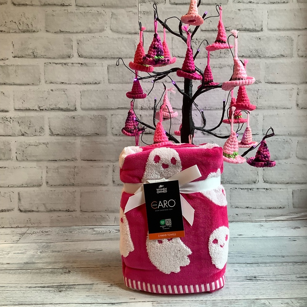Caro Home 2 Pk. Hot Pink Ghost Hand Towels